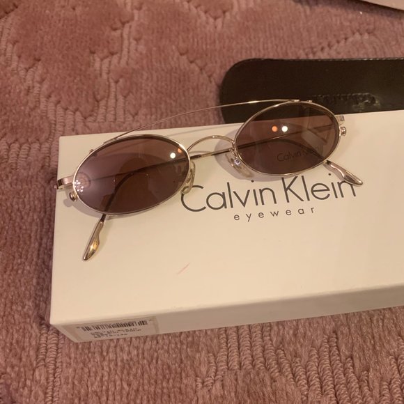 Calvin Klein 90s Style sunglasses - Picture 4 of 4
